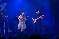 MICO（中央）とヤマモトショウ（右）のふぇのたすコンビ。