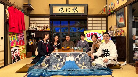 家族コントに参加する水原佑果、水原希子、細野晴臣、森高千里、安部勇磨、ハマ・オカモト