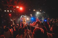 「MACK JACK ONEMAN LIVE Welcome to Vibes Wonderland」の様子。