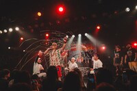 熱唱するジャガ先輩。