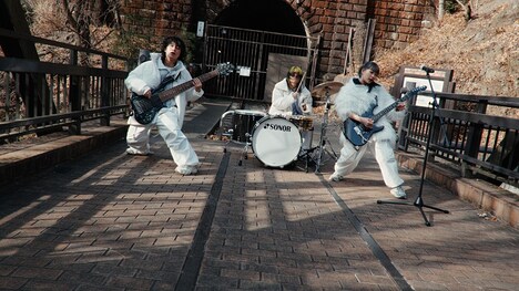 ASTERISM「Crescendo」ミュージックビデオより。