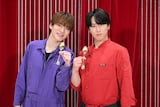 左から深澤辰哉、宮舘涼太。