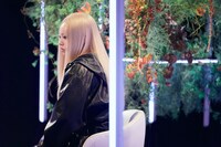 インタビュー中VTRを観るちゃんみな。（写真提供：NHK）