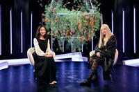 桑子真帆キャスターとちゃんみな。（写真提供：NHK）