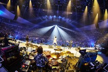 「GLAY 30th Anniversary ARENA TOUR 2024-2025 "Back To The Pops" Presented by GLAY EXPO」横浜アリーナ公演の様子。（撮影：田辺佳子）