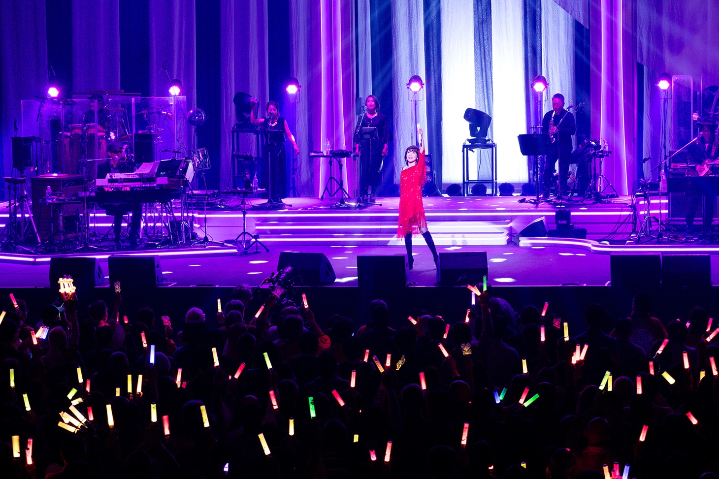 「伊藤 蘭 ～Over the Moon～ コンサートツアー 2024-2025」東京ガーデンシアター公演の様子。（撮影：近藤みどり）