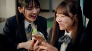 テレビCM「meiji♡FRUITS ZIPPERの手作りバレンタイン～楽しい時間を手作りしよう～」より。