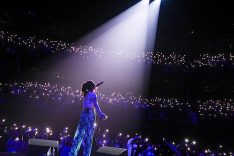 「Somebody Else Now」パフォーマンスの様子。（撮影：森好弘）