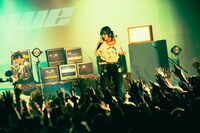 Asakura（Vo, G）（撮影：ヨシハラミズホ）