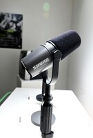 ShureのMV7i スマートマイクロホン。