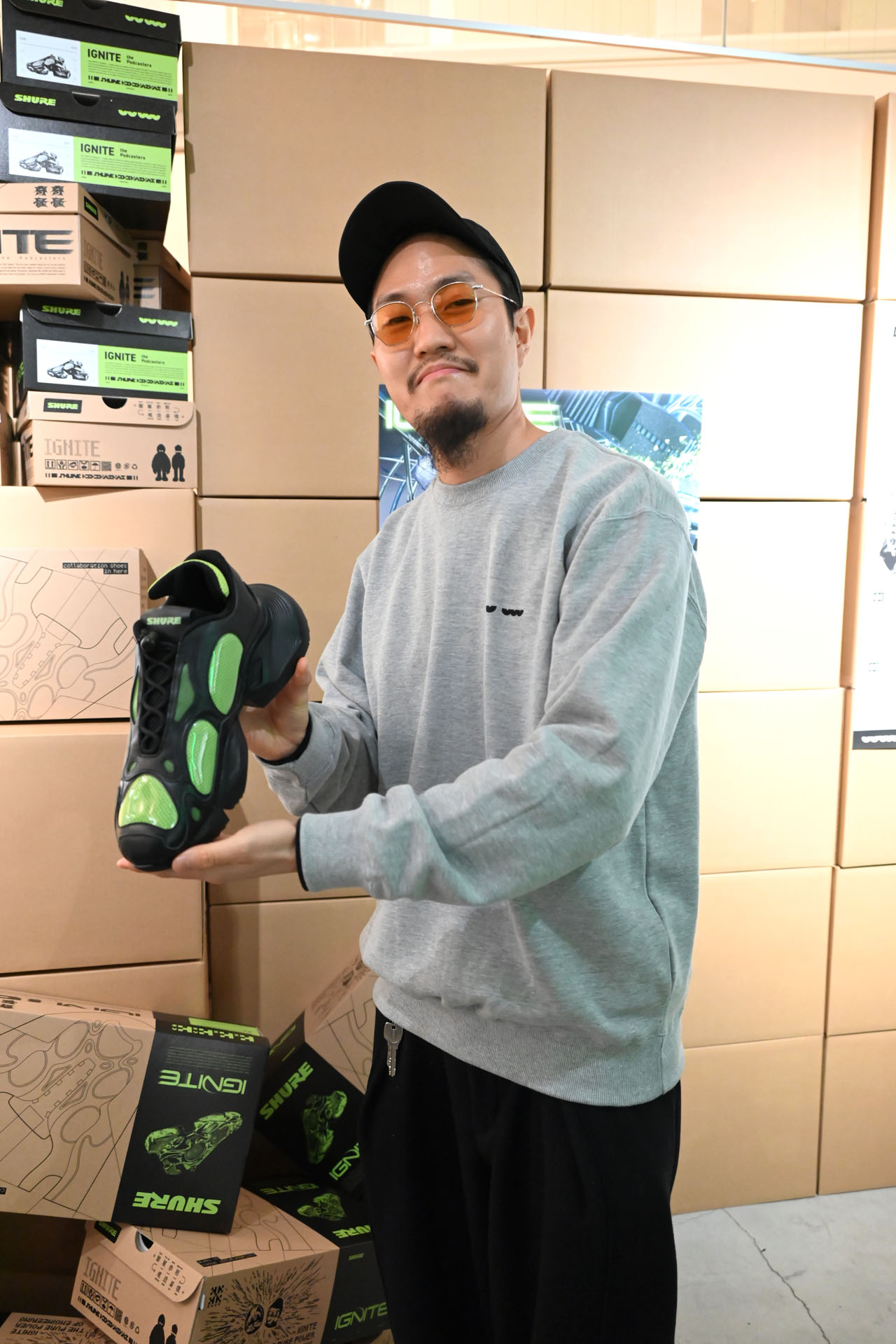 「IGNITE the Podcasters」を持つTaiTan。