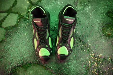 「IGNITE the Podcasters」の展示用に“地面”が作られた。