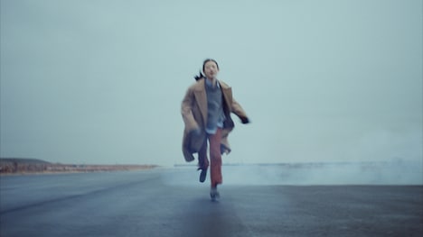 羊文学「声」MVより。