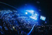 「阿部真央らいぶ2025 -15th ANNIVERSARY- at 東京ガーデンシアター」の様子。（Photo by Ryuji Kainuma）