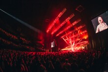 「阿部真央らいぶ2025 -15th ANNIVERSARY- at 東京ガーデンシアター」の様子。（Photo by Ryuji Kainuma）