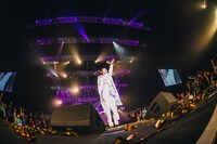 「阿部真央らいぶ2025 -15th ANNIVERSARY- at 東京ガーデンシアター」の様子。（Photo by Ryuji Kainuma）