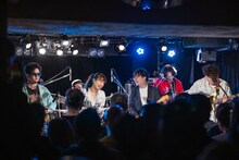 YIKO「超天竺 vol.1」での初ライブの様子。