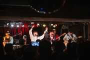 YIKO「超天竺 vol.1」での初ライブの様子。