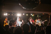 YIKO「超天竺 vol.1」での初ライブの様子。