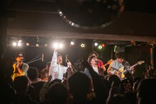 YIKO「超天竺 vol.1」での初ライブの様子。