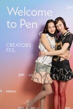 水原希子と水原佑果。©河内彩