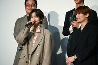 「あーんして」と甘える小川史記。