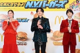左からゆうちゃみ、八木勇征、中島颯太。