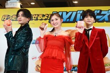 左から八木勇征、ゆうちゃみ、中島颯太。