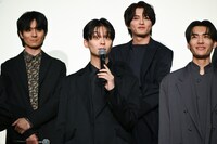 目を見開いて「ちゃんと見ておいてくださいね」とサウナシーンをアピールする沢村玲。