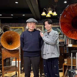 「細野晴臣イエローマジックショー4」に向けて充実プレイリスト公開、“息子”星野源とのツーショットも