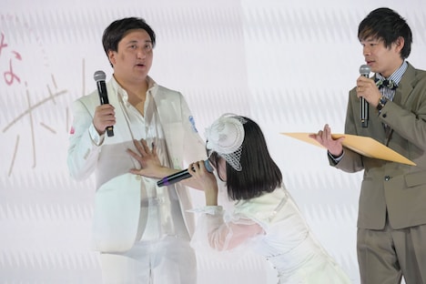 “白じゃいられない”もの大喜利のワンシーン。（撮影：林晋介）