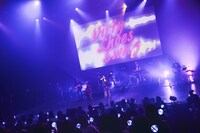 藤牧京介「lay a rail」の様子。©LAPONE ENTERTAINMENT