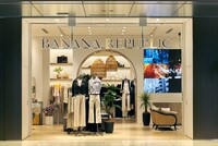 バナナ・リパブリック虎ノ門ヒルズ店の店内。©Banana Republic