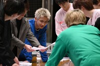 審査通過メンバーを決める話し合いの様子。