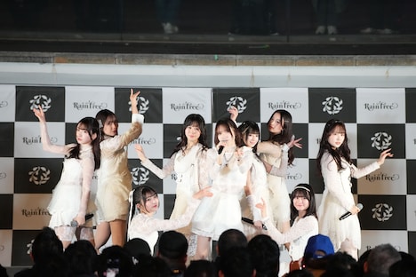 Rain Tree「僕のオーロラ」のパフォーマンスの様子。©OVERSE