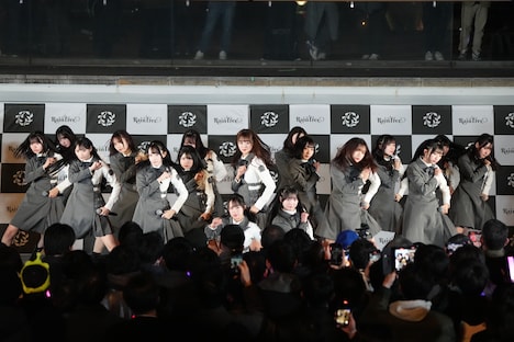 Rain Tree「命しか捧げるものがない」のパフォーマンスの様子。©OVERSE