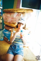 浅原凜 1st写真集「凜」Amazon限定版裏表紙（撮影：藤本和典）