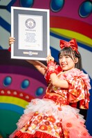 てるてる坊主チャレンジがギネス世界記録を達成したことを報告する朝比奈れい。