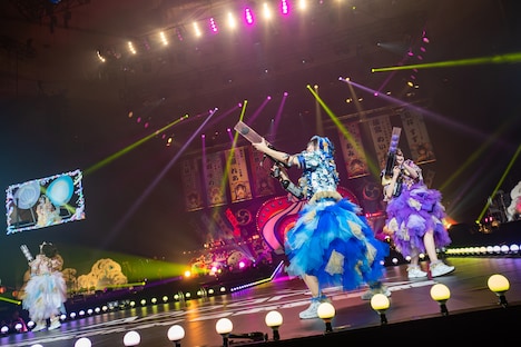 客席にボールを放つAppare!。