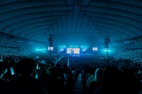 「L'Arc-en-Ciel LIVE 2025 hyde BIRTHDAY CELEBRATION -hyde誕生祭-」初日の様子。（Photo by Tetsuya Matsuda）