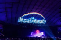 「L'Arc-en-Ciel LIVE 2025 hyde BIRTHDAY CELEBRATION -hyde誕生祭-」初日の様子。（Photo by Tetsuya Matsuda）