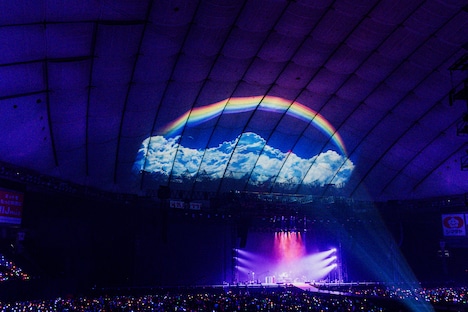 「L'Arc-en-Ciel LIVE 2025 hyde BIRTHDAY CELEBRATION -hyde誕生祭-」初日の様子。（Photo by Tetsuya Matsuda）