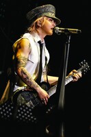 hyde（Vo）（Photo by Hiroaki Ishikawa）