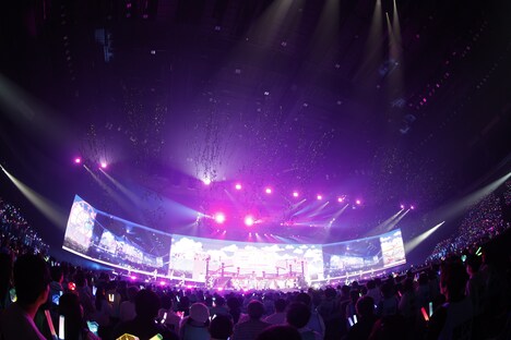 「≠ME 6th ANNIVERSARY PREMIUM CONCERT」の様子。©YOANI