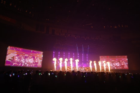 「≠ME 6th ANNIVERSARY PREMIUM CONCERT」の様子。©YOANI