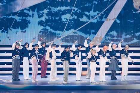 JO1と岡村隆史がコラボした“J岡1”。(c)LAPONE ENTERTAINMENT