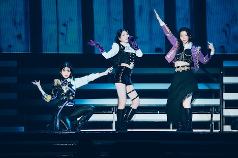 IS:SUE (c)LAPONE GIRLS