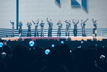 INIのパフォーマンスの様子。(c)LAPONE ENTERTAINMENT