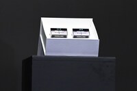 神宮寺勇太に贈呈された名前入りの「プリズム・リーブル」。