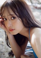 佐々木久美1st写真集「めくる日々」楽天ブックス限定版表紙（撮影：藤原宏）